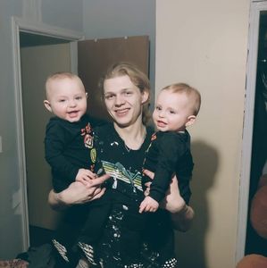 Meet your Posher, Devin champagne